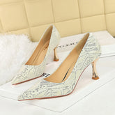Chaussures à talons mi-hauts en dentelle, pointues, irrégulières, asymétriques, à talons aiguilles, chaussures professionnelles